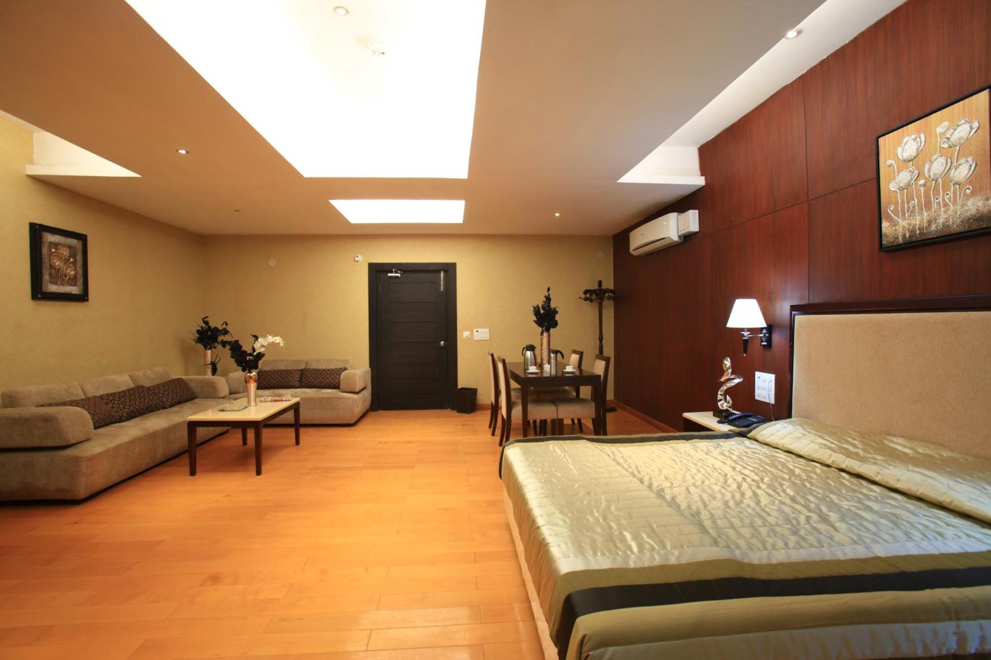 Hotel The Patricians Bilāspur Екстериор снимка